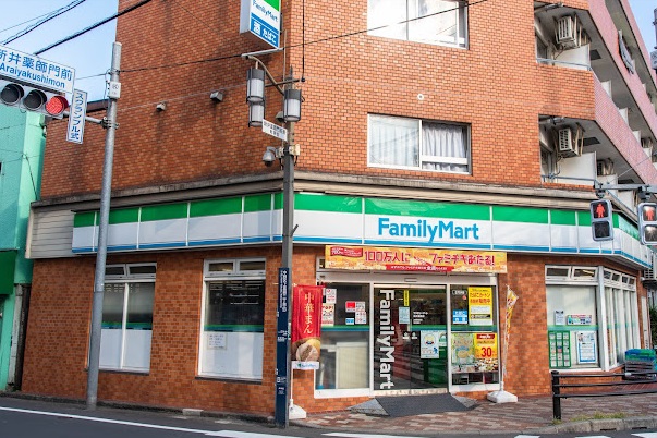 コンビニ　ファミリーマート 新井薬師店（コンビニ）まで440m