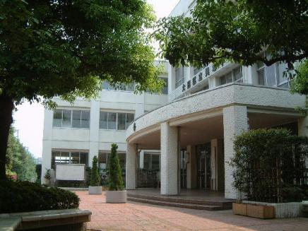 中学校　大田区立貝塚中学校（中学校）まで356m
