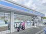 コンビニ　ローソン足立一ツ家店（コンビニ）まで330m