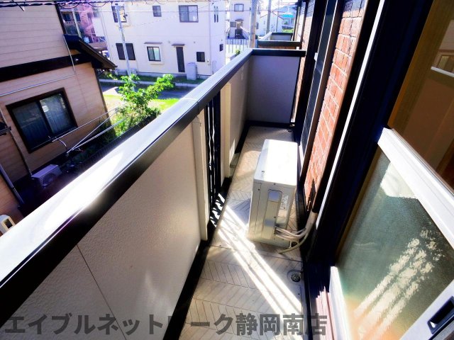 バルコニー　陽当たり良好なバルコニーです