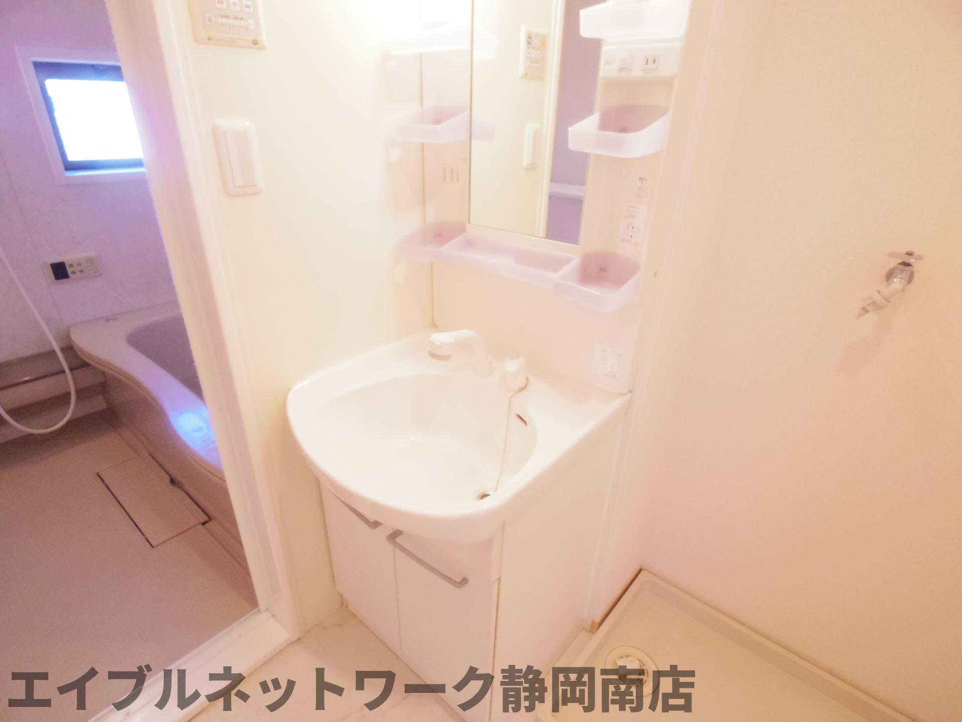 洗面設備　コンパクトで使いやすい洗面所