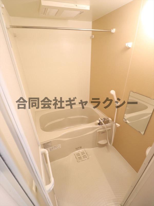 バス・シャワールーム　清潔感のあるバスルーム