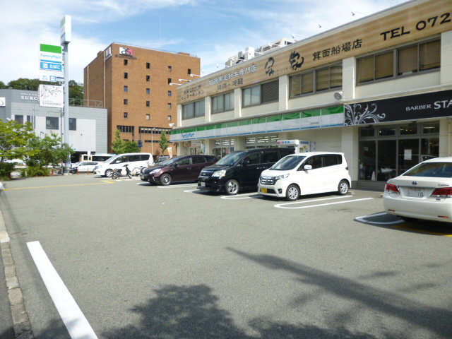 コンビニ　ファミリーマート箕面船場店（コンビニ）まで292m