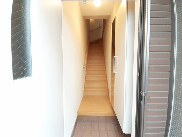 玄関　内階段、シューズボックス