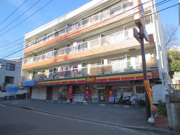 コンビニ　デイリーヤマザキ 日吉店（コンビニ）まで619m