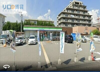 コンビニ　ファミリーマート　伊丹緑ヶ丘店（コンビニ）まで535m