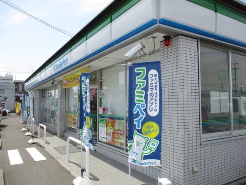 コンビニ　ファミリーマート 岐阜北鶉店（コンビニ）まで389m