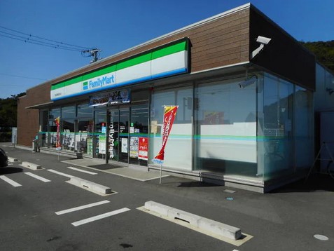 コンビニ　ファミリーマート 西尾西幡豆町店（コンビニ）まで2677m
