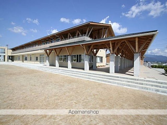 小学校　春江東小学校（小学校）まで700m