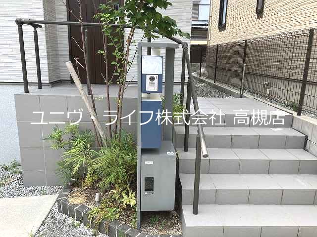 エントランス　宅配ボックス付き