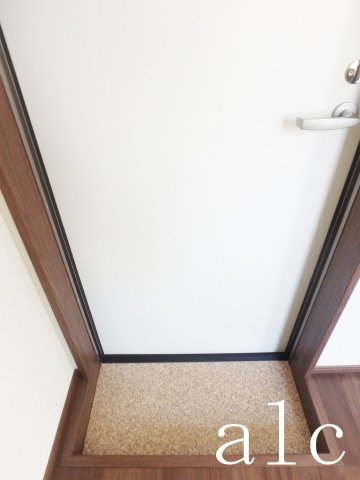 玄関　シンプルで使いやすい玄関です。同シリーズ仕様