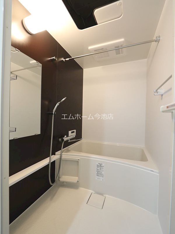 バス・シャワールーム　追い焚き・浴室暖房乾燥機能付バス　同仕様写真