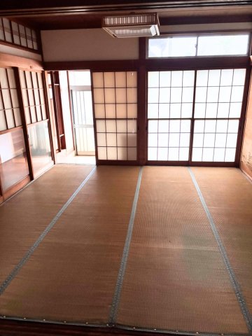 その他部屋・スペース　玄関から入ってすぐの和室8帖