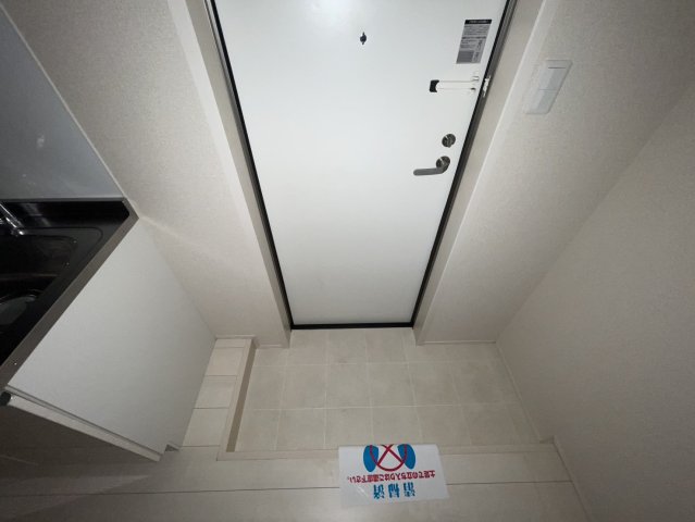 玄関　同物件別部屋写真