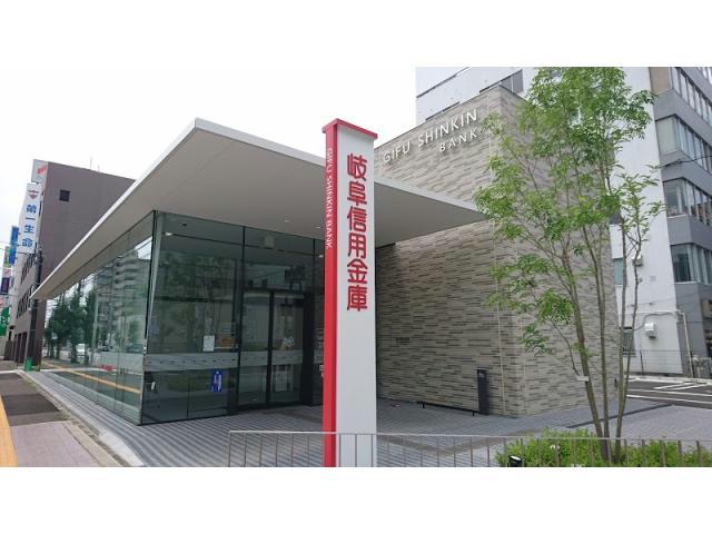 銀行　岐阜信用金庫春日井市役所前支店（銀行）まで968m
