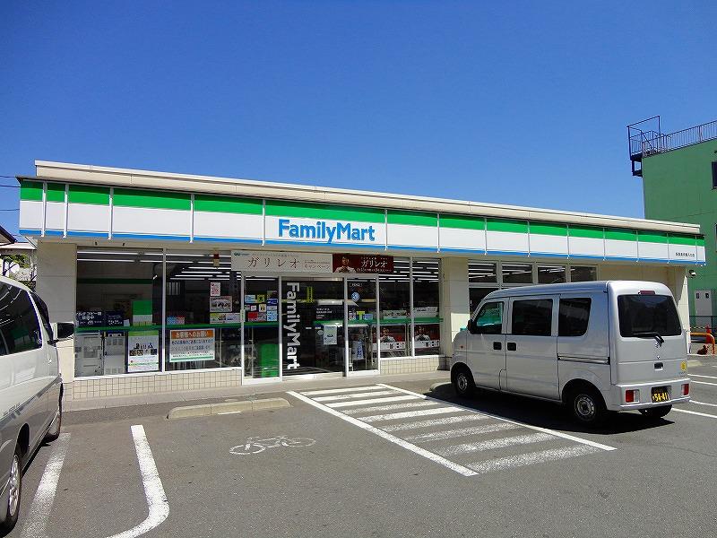 コンビニ　ファミリーマート（コンビニ）まで379m