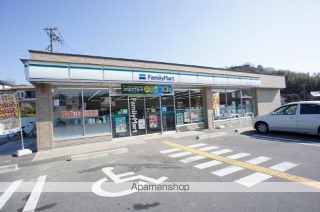 コンビニ　ファミリーマート　奈良中町店（コンビニ）まで740m