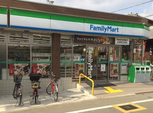 コンビニ　ファミリーマート小浦下新庄駅前店（コンビニ）まで660m