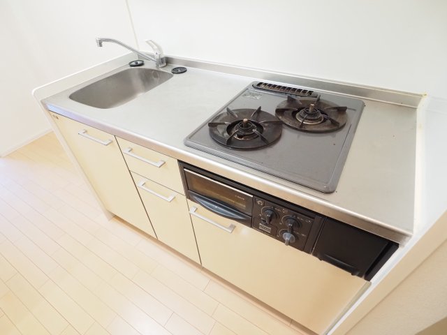 キッチン　※同物件の別部屋参考写真です。
