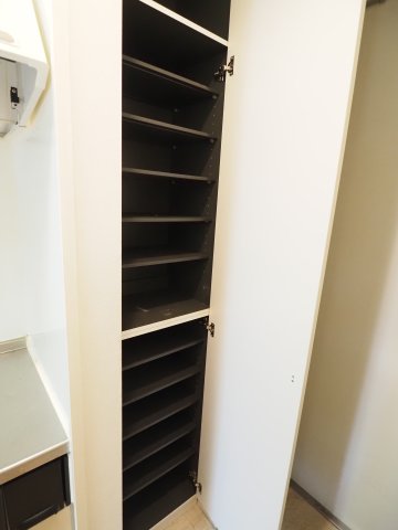 収納　※同物件の別部屋参考写真です。