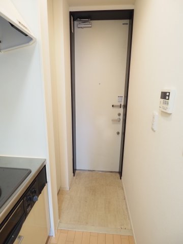 玄関　※同物件の別部屋参考写真です。
