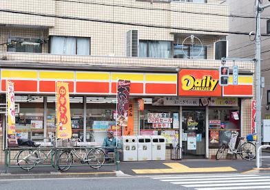 コンビニ　デイリーヤマザキ 丸八通り店（コンビニ）まで400m