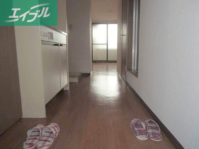 玄関　写真は違うお部屋になります
