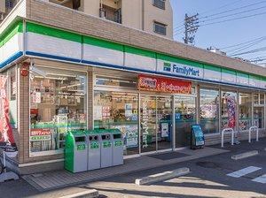 コンビニ　ファミリーマート港築地口店（コンビニ）まで542m