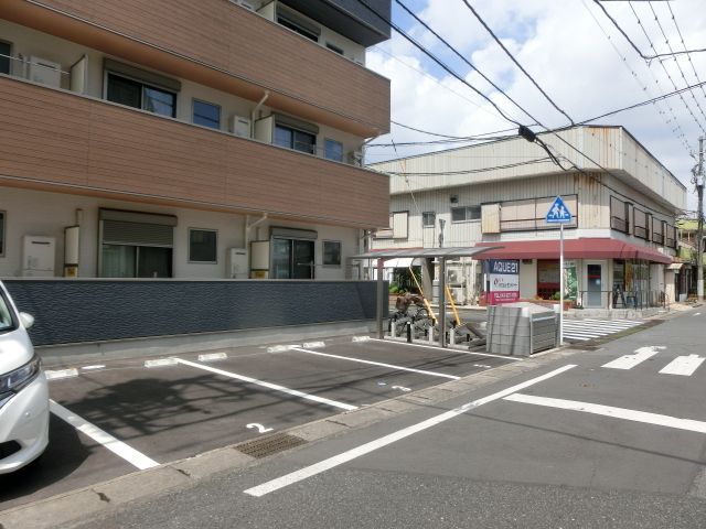 駐車場　敷地内が満車の場合は近隣をご紹介致します