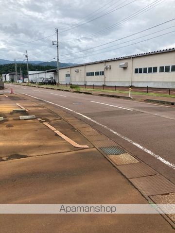 その他　前面道路（その他）まで0m