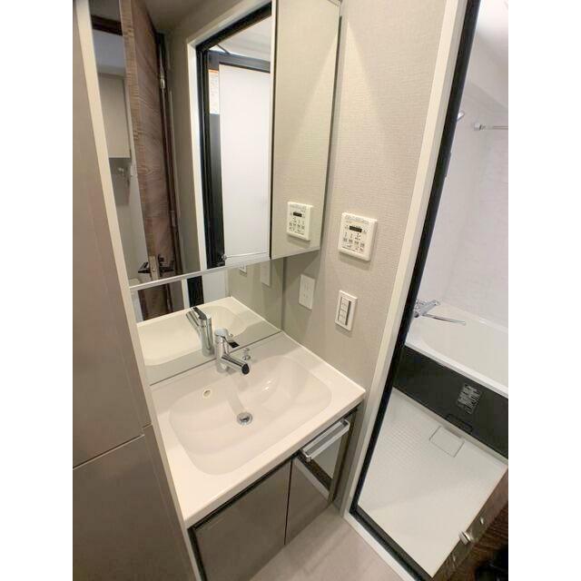洗面設備　写真は同タイプ住居です。