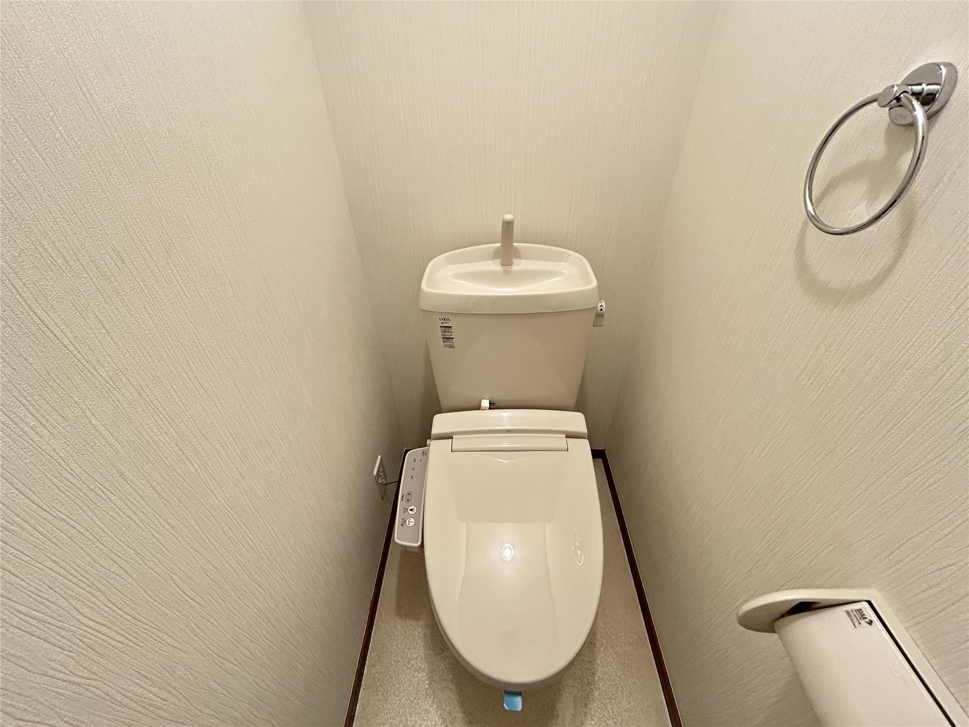 トイレ　温水洗浄暖房便座付トイレ