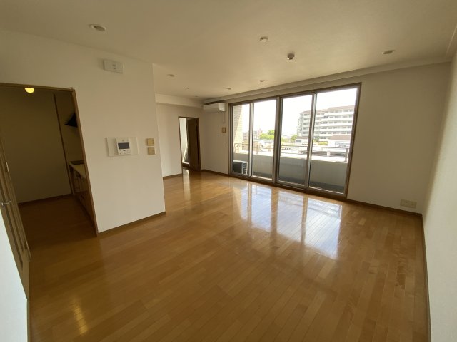 FUJIYAMA FLATSの居間写真