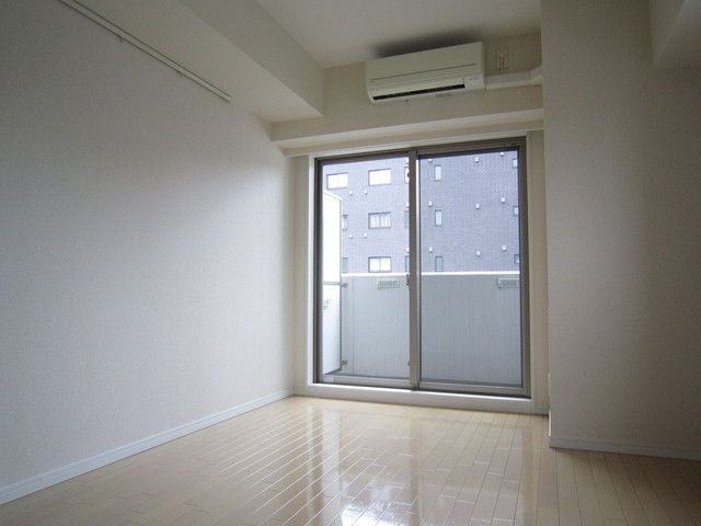 居室・リビング　角部屋、二面採光です