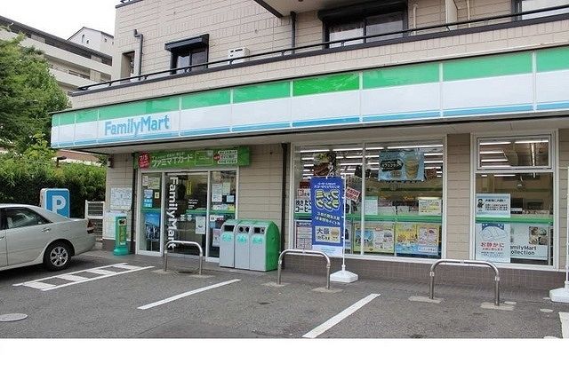 コンビニ　ファミリーマート芦屋大原町店様（コンビニ）まで650m