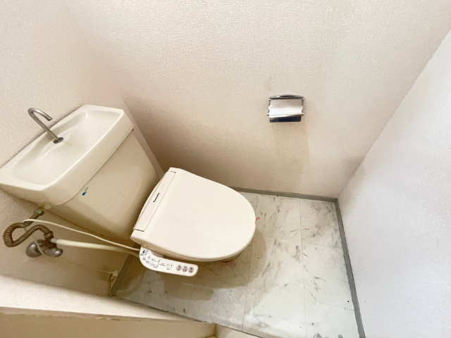 トイレ　温水洗浄便座付き