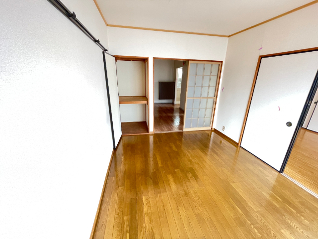 その他　南側洋室のお部屋。