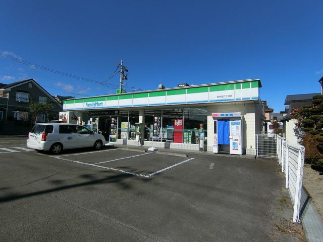 コンビニ　ファミリーマート（コンビニ）まで150m