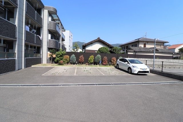 駐車場　敷地内駐車場