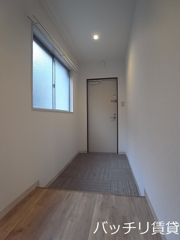 玄関　同タイプのお部屋の為の為、現状を優先致します。