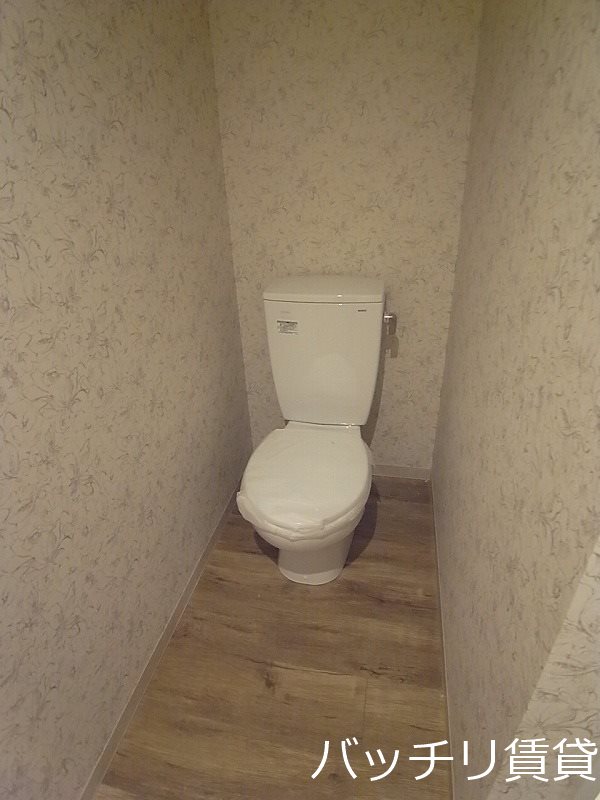 トイレ　同タイプのお部屋の為の為、現状を優先致します。