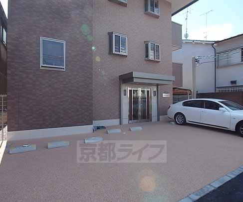 駐車場　前に全４台。空きはお問い合わせ下さい。