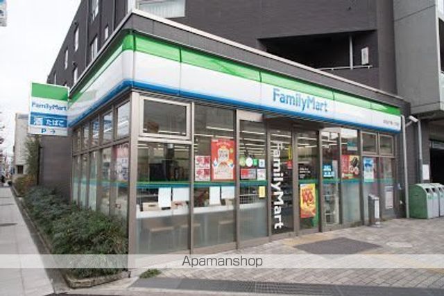コンビニ　ファミリーマート下馬一丁目店（コンビニ）まで465m