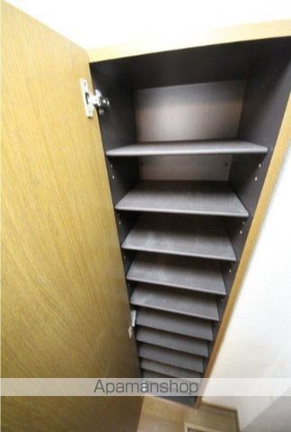 京王井の頭線 三鷹台駅 徒歩17分 3階建 築42年の玄関写真