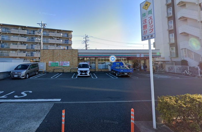 コンビニ　セブンイレブン（コンビニ）まで236m