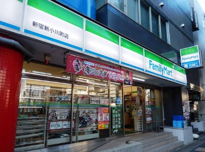 コンビニ　ファミリーマート新宿新小川町店（コンビニ）まで130m