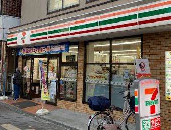 コンビニ　セブンイレブン 大阪中浜3丁目店（コンビニ）まで215m