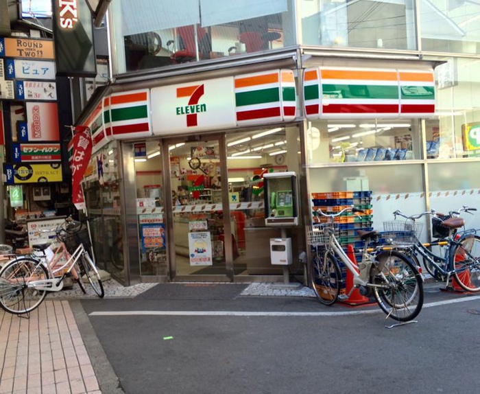 コンビニ　セブンイレブン（コンビニ）まで360m