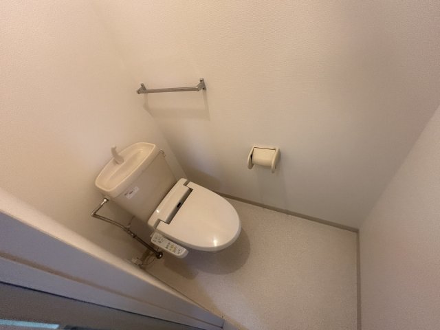 トイレ　温水洗浄便座付きです！