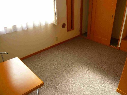 居室・リビング　２階は絨毯のお部屋です♪